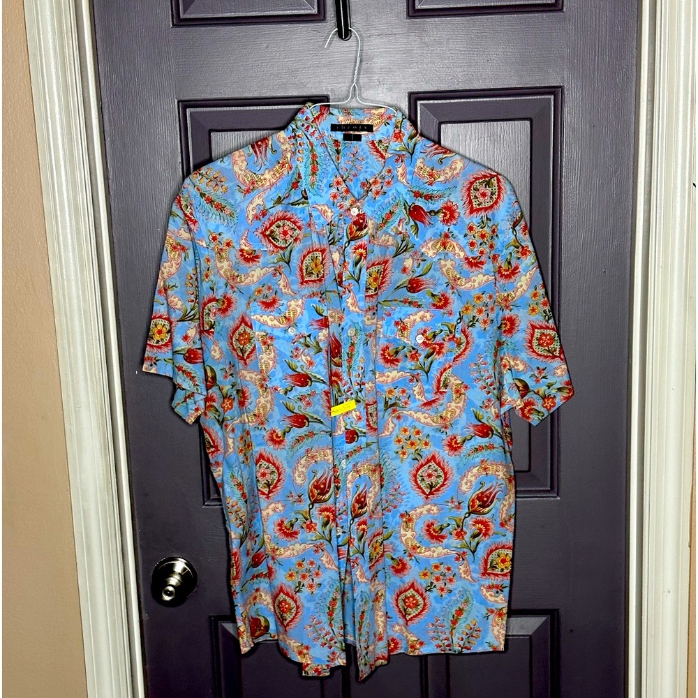 Theory button down never worn / dry cleaned and ready to be worn!